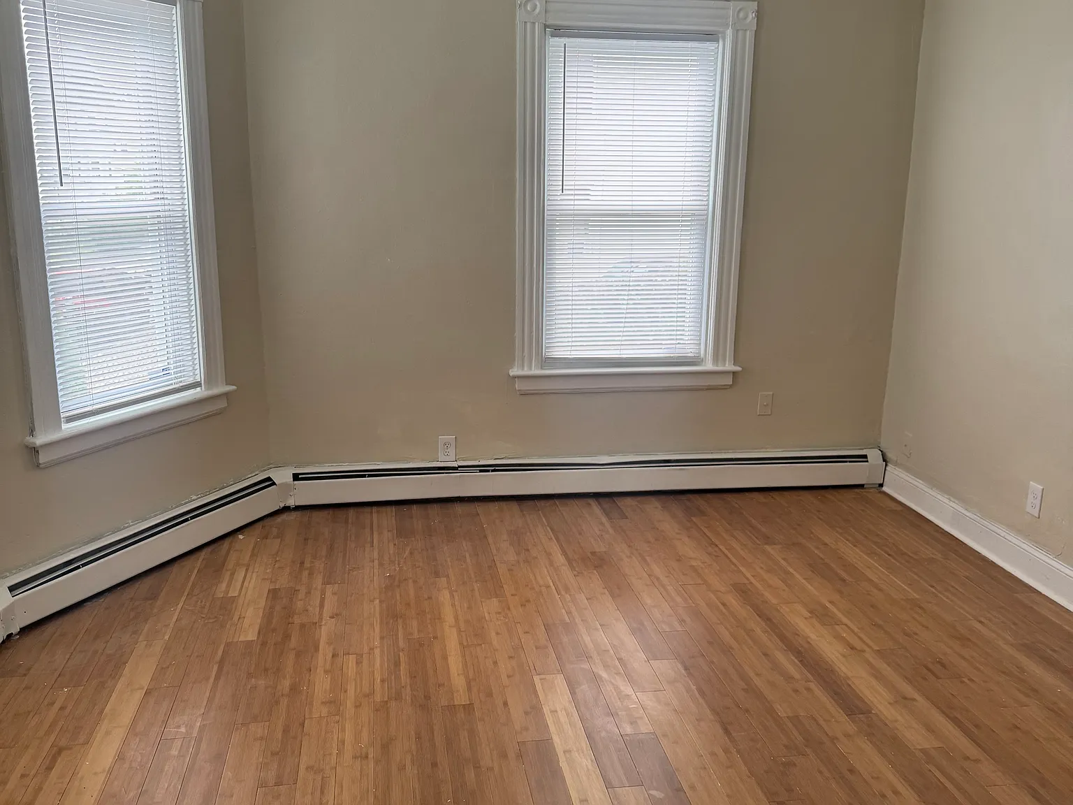 4 bed, 1200 sqft, $2,400 — Photo 4