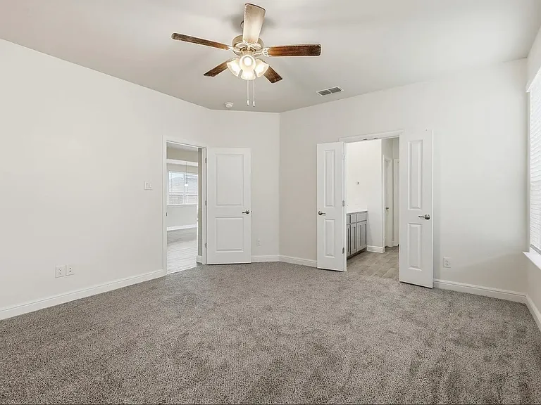 704 Wilmott Ter — Photo 12