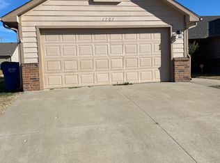 1707 Clover Dr, Junction City, KS 66441