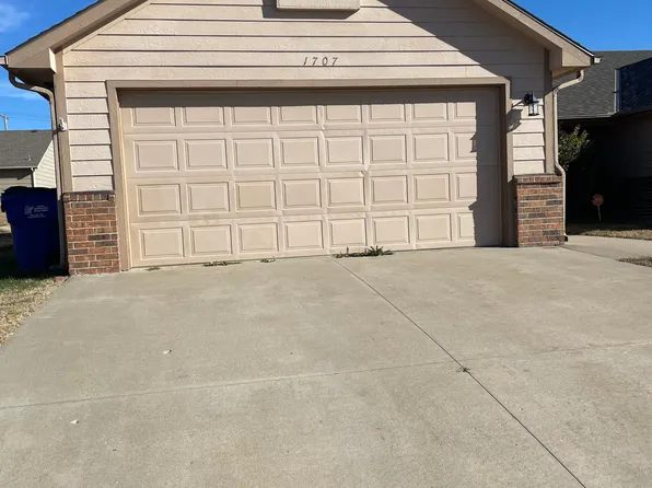 1707 Clover Dr, Junction City, KS 66441