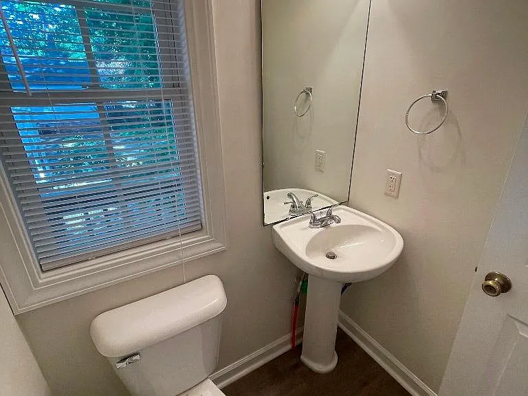 605 Avery St — Photo 10