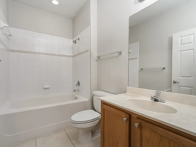 2460 Grand Central Pkwy #9 — Photo 13