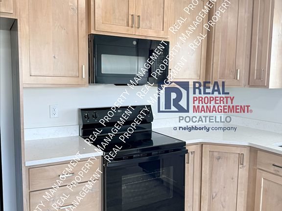 3rd image of 5405 Park Lawn Dr #204