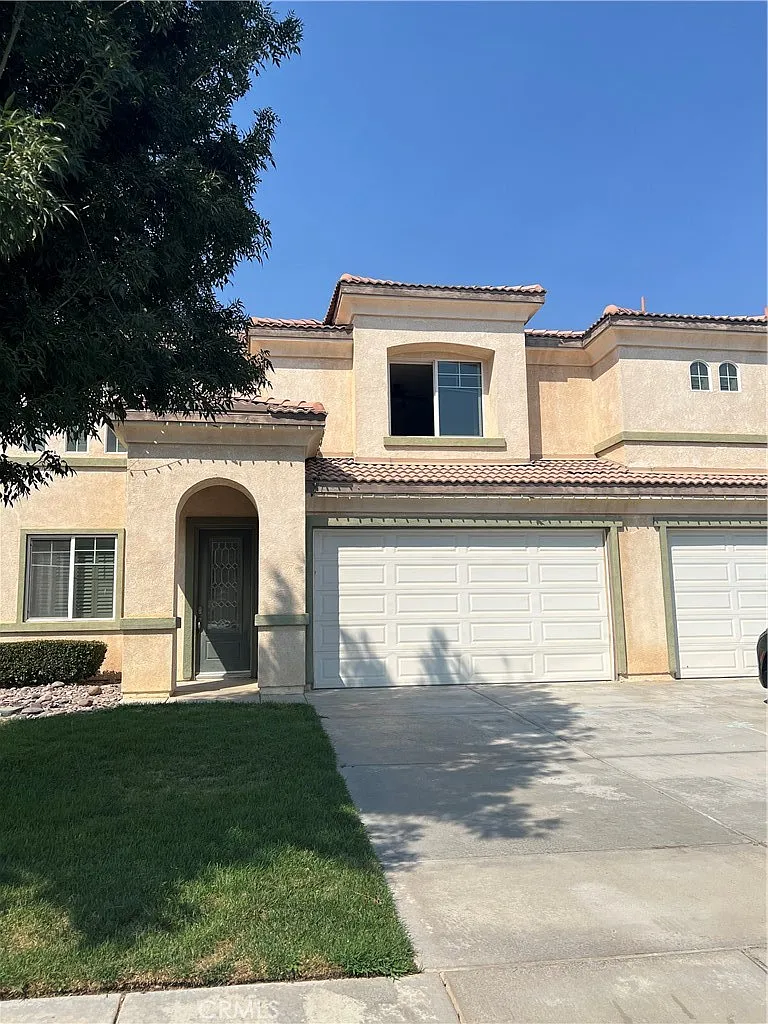 3 bed, 2.5 bath, 2897 sqft, $2,650 — Photo 1