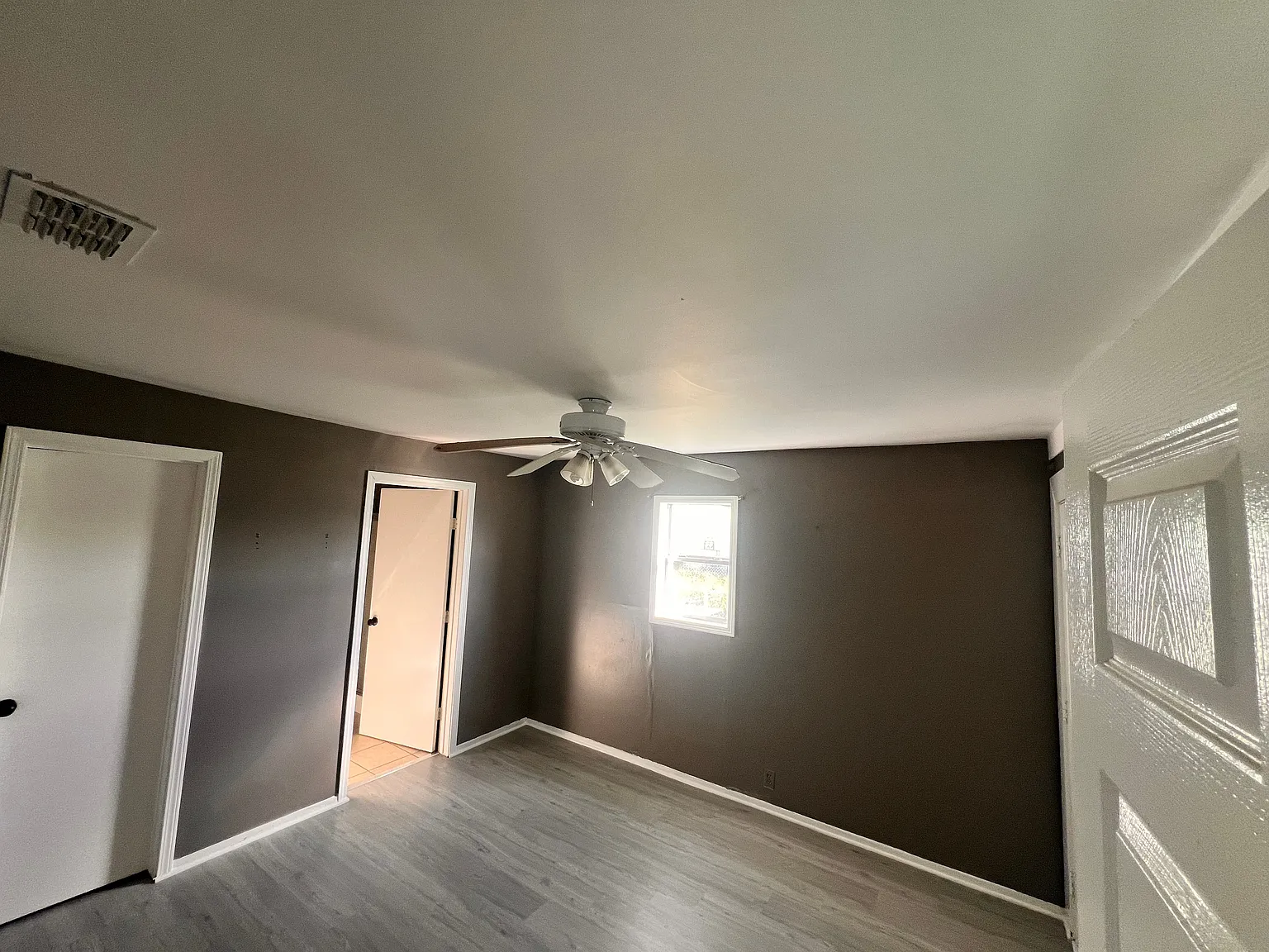 3 bed, 3.5 bath, 1800 sqft, $1,900 — Photo 4