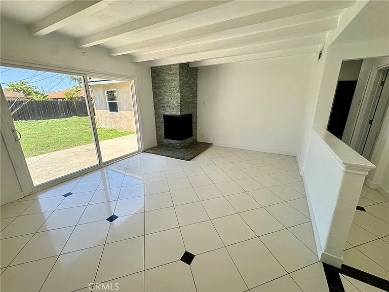 1211 N Siesta St — Photo 3