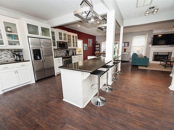 2nd image of 419 W Abington Way