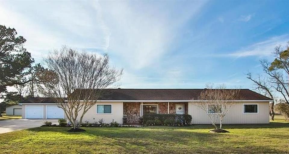 1st image of 18111 W Cypress Hill Cir
