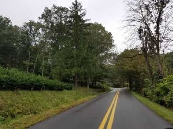 Exterior Neighborhood (street photo)