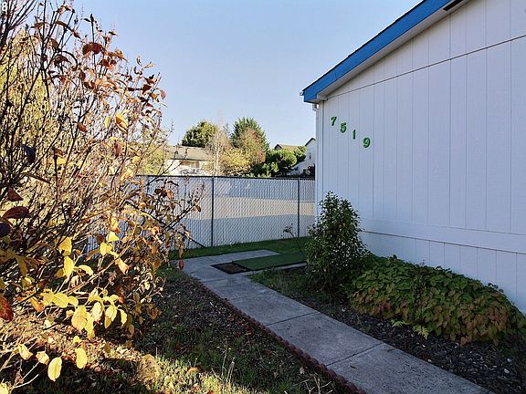 2nd image of 7519 NE 53rd St