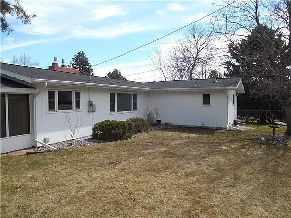 3rd image of 2910 Glacier Dr