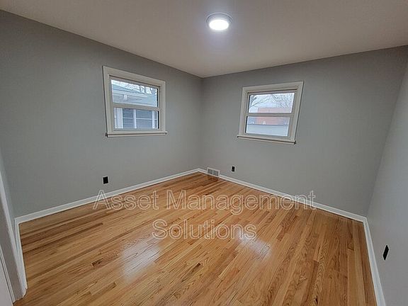 3rd image of 20 Manor Dr