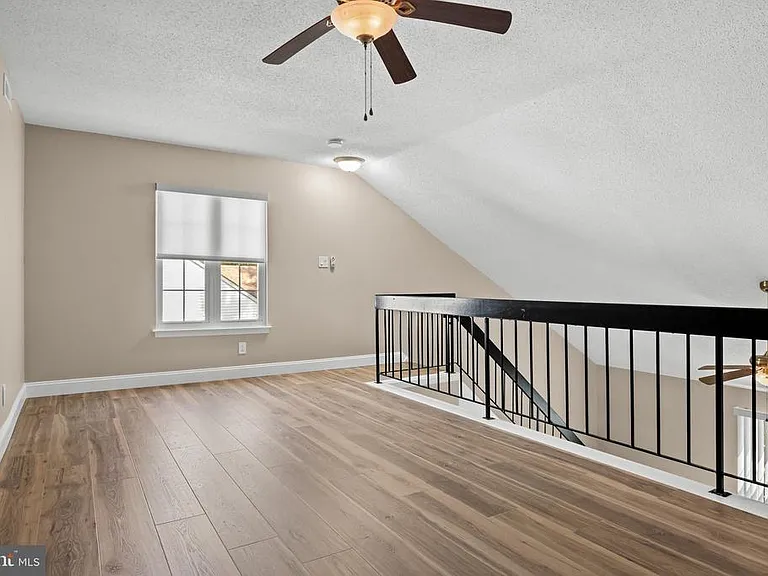 704B Harwood Ct #B — Photo 20