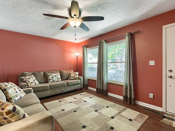 3rd image of 1313 Gilbert Ln