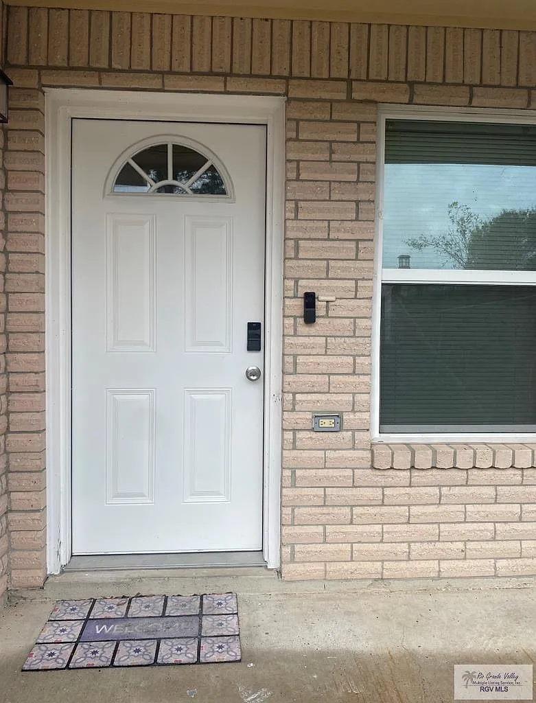 2 bed, 1.0 bath, 1500 sqft, $1,400 — Photo 2