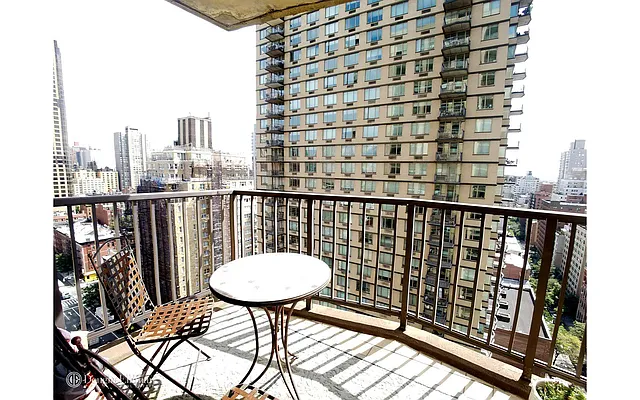 Rented by Douglas Elliman | media 35