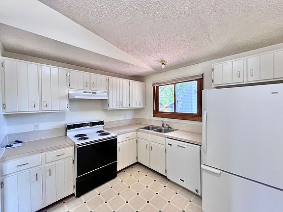 4th image of 2493 Fleming Dr