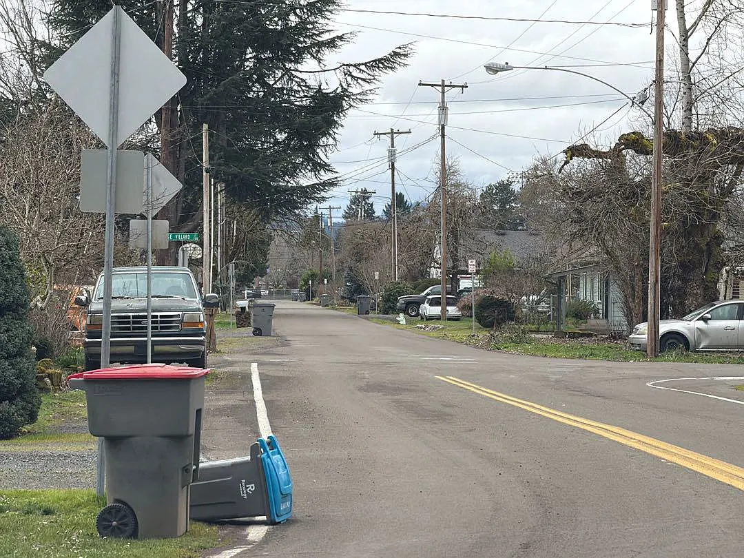 835 SE Morgan Ln photo 1