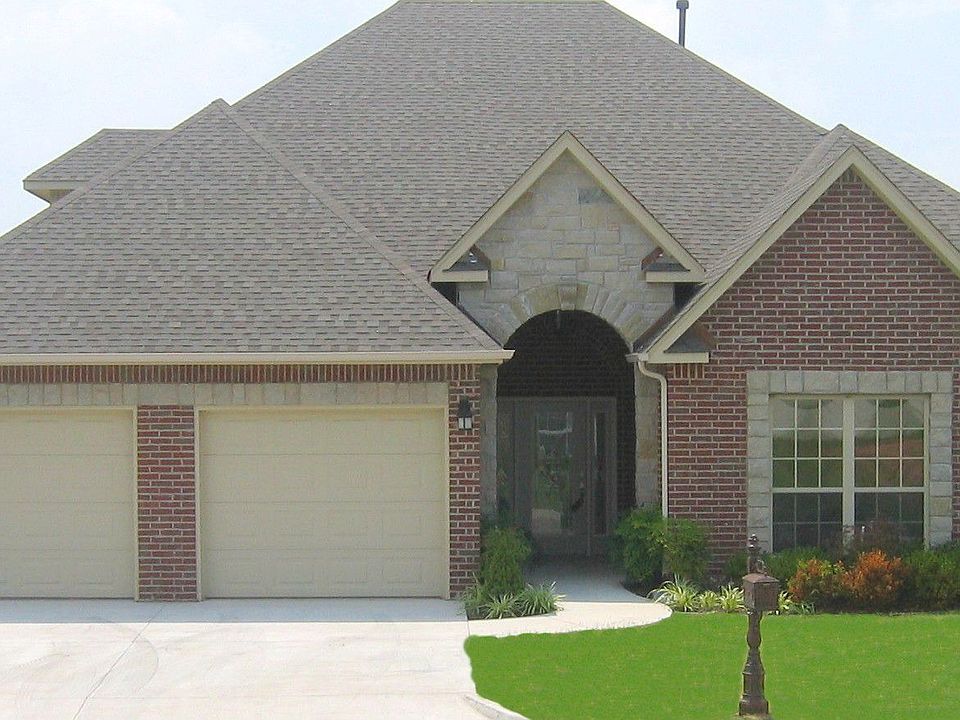 Beautiful home all beds down gated community