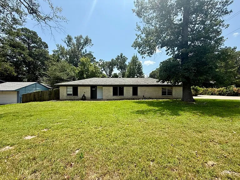 7618 Brookhollow Dr — Photo 1