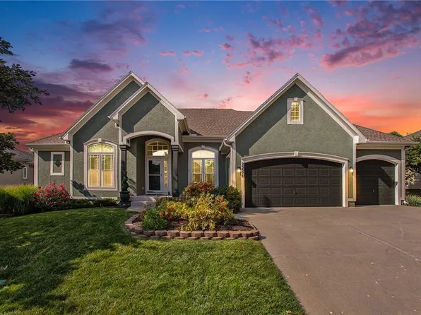 23528 W 72nd Ter, Shawnee, KS 66227