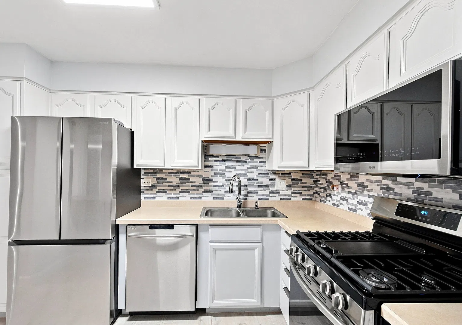 2 bed, 968 sqft, $2,150 — Photo 4