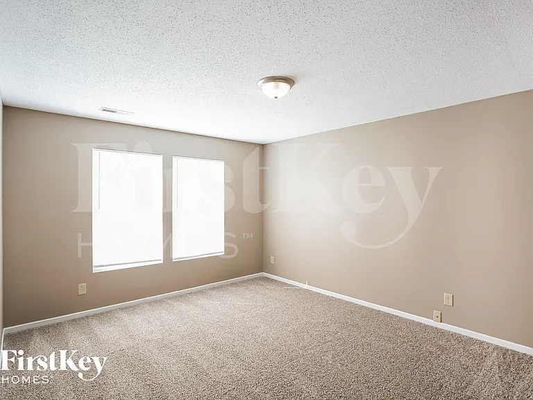 1331 Ellington Dr — Photo 9