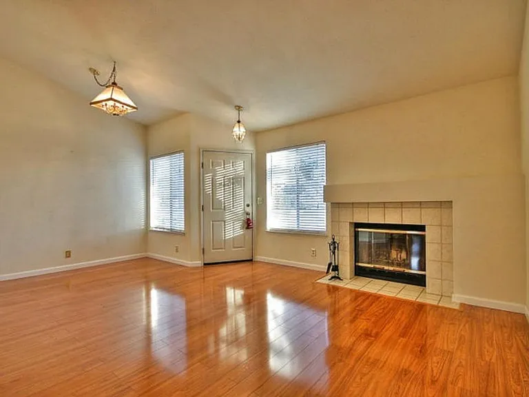 56 Cherry Crest Ln — Photo 4