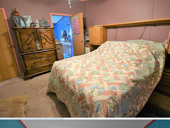 Master bed with full bath 