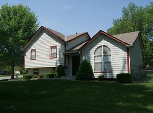 205 SW Parkwood Dr, Blue Springs, MO 64014