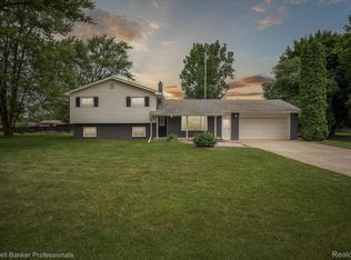 5094 Ray Rd, Linden, MI 48451