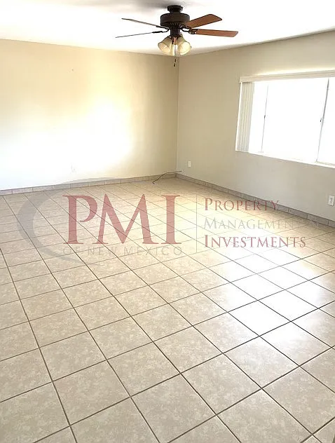 Building Photo - 2035 Anderson Dr