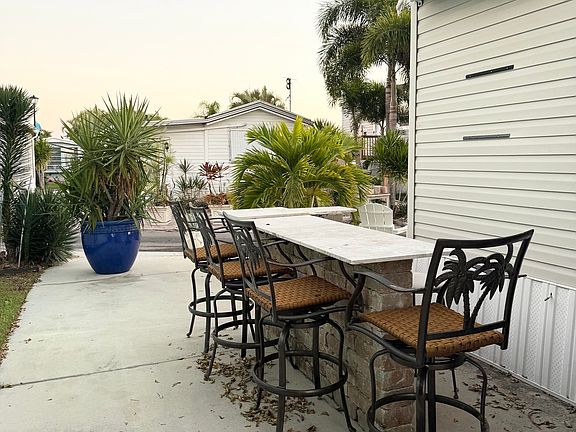 4th image of 11611 Dawn Cowrie Dr #323