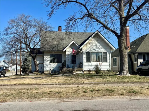 801 E Ferguson Ave, Wood River, IL 62095