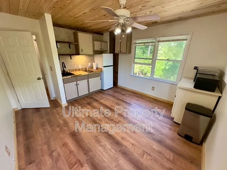 129 Darby St — Photo 5