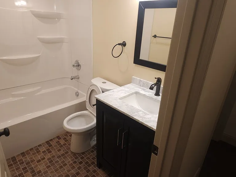 1416 E State St Apartments — Photo 20