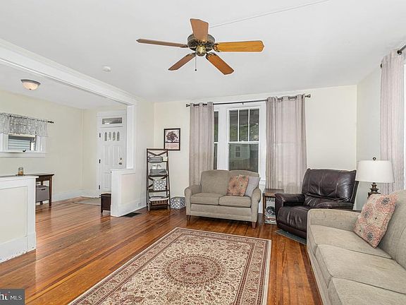 5th image of 72 W Willow St