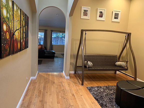 4th image of 12715 Camrose Ave