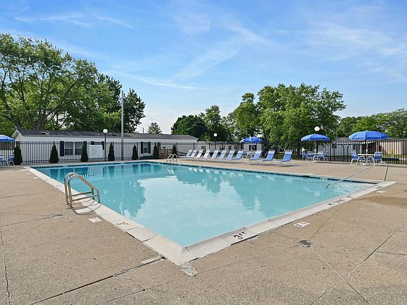 3rd image of 10800 Valette Cir W #28722