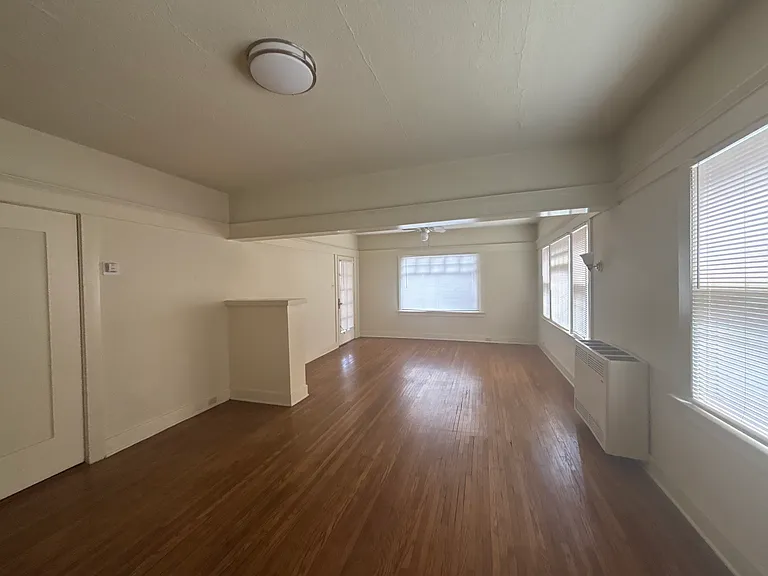 1522 E 1st St #1522 — Photo 3