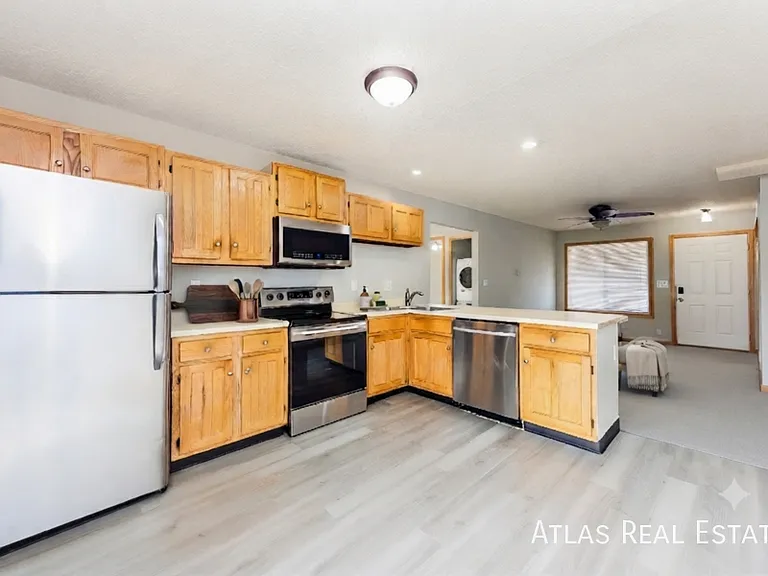 831 Bennett Ave #C — Photo 2