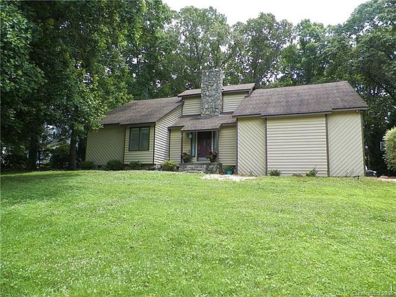 3rd image of 160 Eastwood Dr