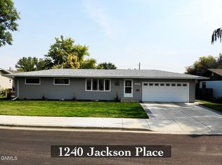 1240 W Jackson Pl, Williston, ND 58801