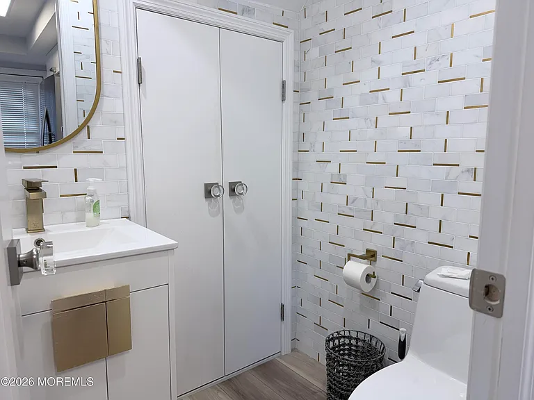 18 Howland Ave — Photo 8