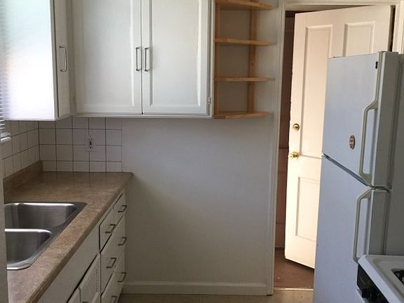 5th image of 4422 Illinois St