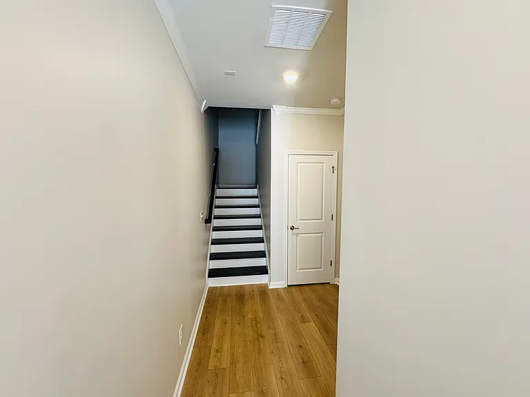 3716 Davis Cir — Photo 2