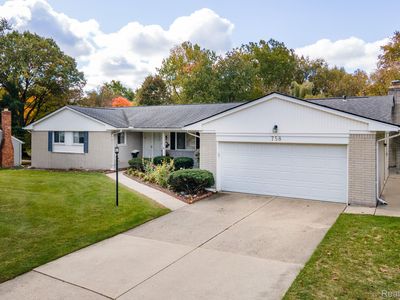 758 Lake Forest Rd, Rochester Hills, MI, 48309