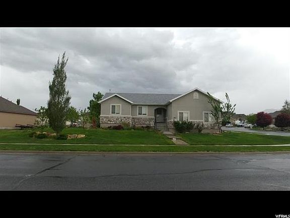 2nd image of 1041 N Mustang Ln