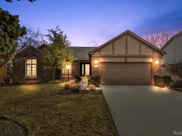 2697 Steamboat Springs Dr, Rochester Hills, MI 48309