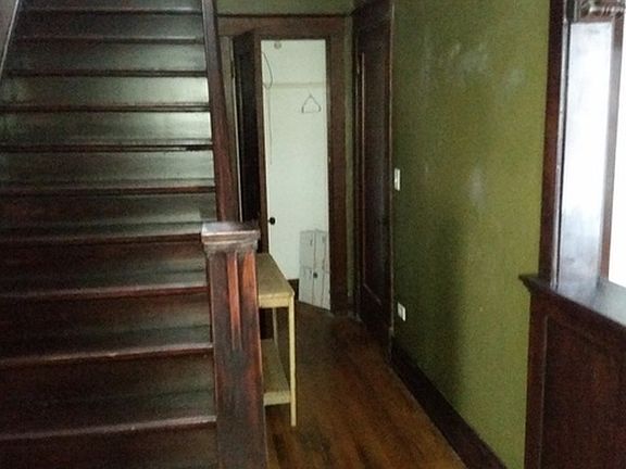 4th image of 106 N Chapel St
